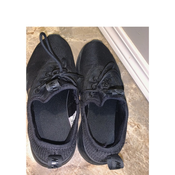 Nike shoes - Picture 5 of 5